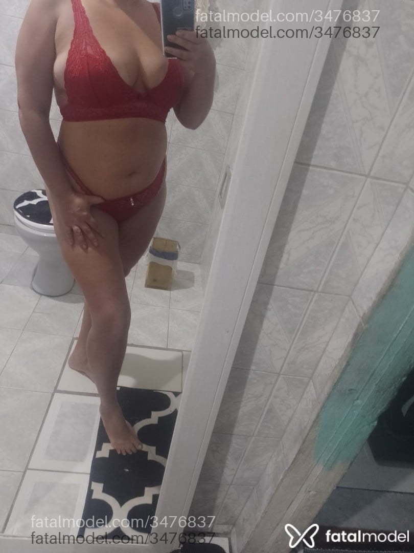 Acompanhante mulher com cabelo castanho de olhos castanhos - Bianca Castelli