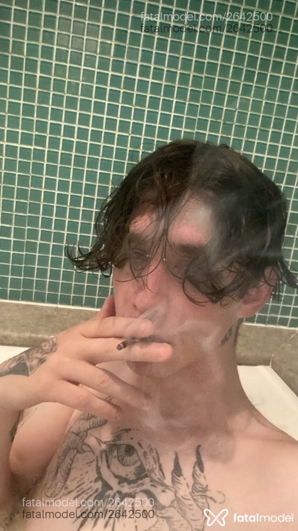 Acompanhante homem com cabelo castanho de olhos verdes - Zacc
