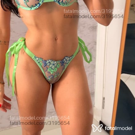 Acompanhante mulher morena (o) de olhos mel - Ysis Couto