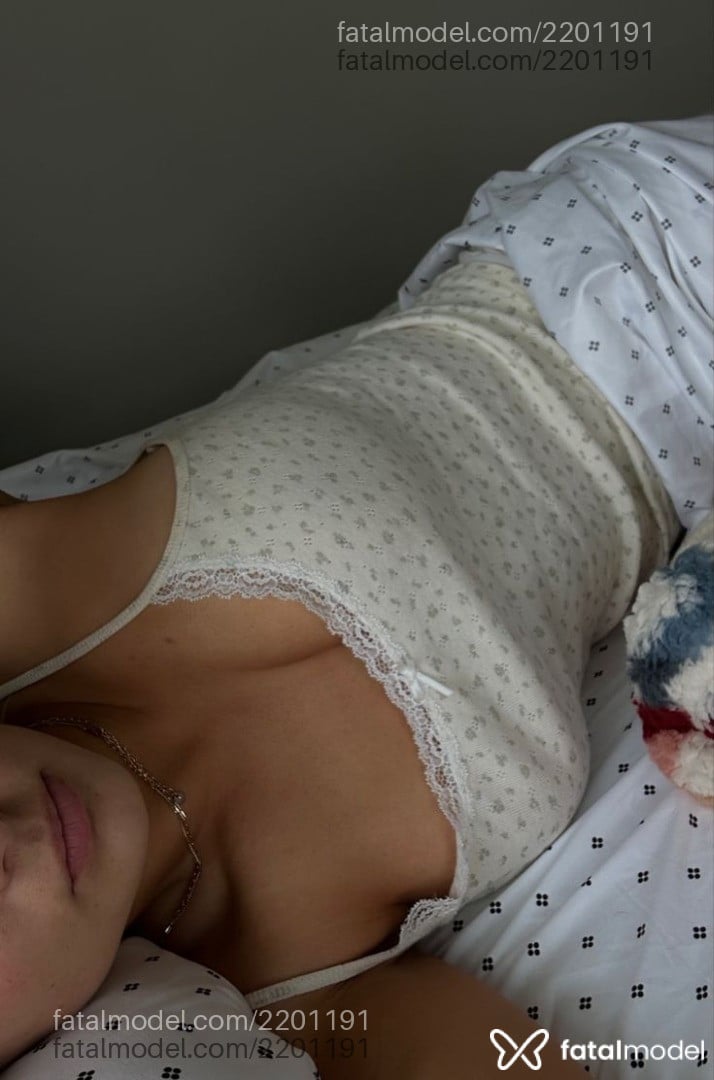Acompanhante mulher com cabelo castanho de olhos pretos - Ana