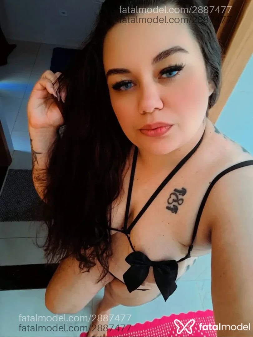 Acompanhante mulher morena (o) de olhos azuis - Rahhzinha