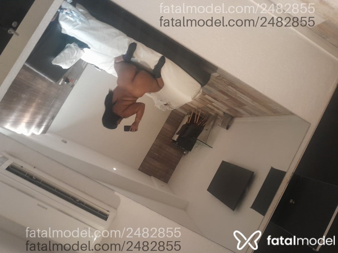 Acompanhante mulher morena (o) de olhos castanhos - Gótica Sfd