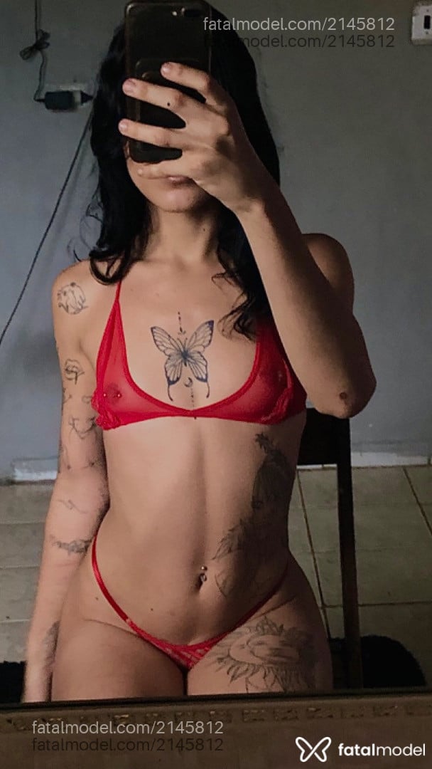 Acompanhante mulher trans morena (o) de olhos castanhos - Alicinha