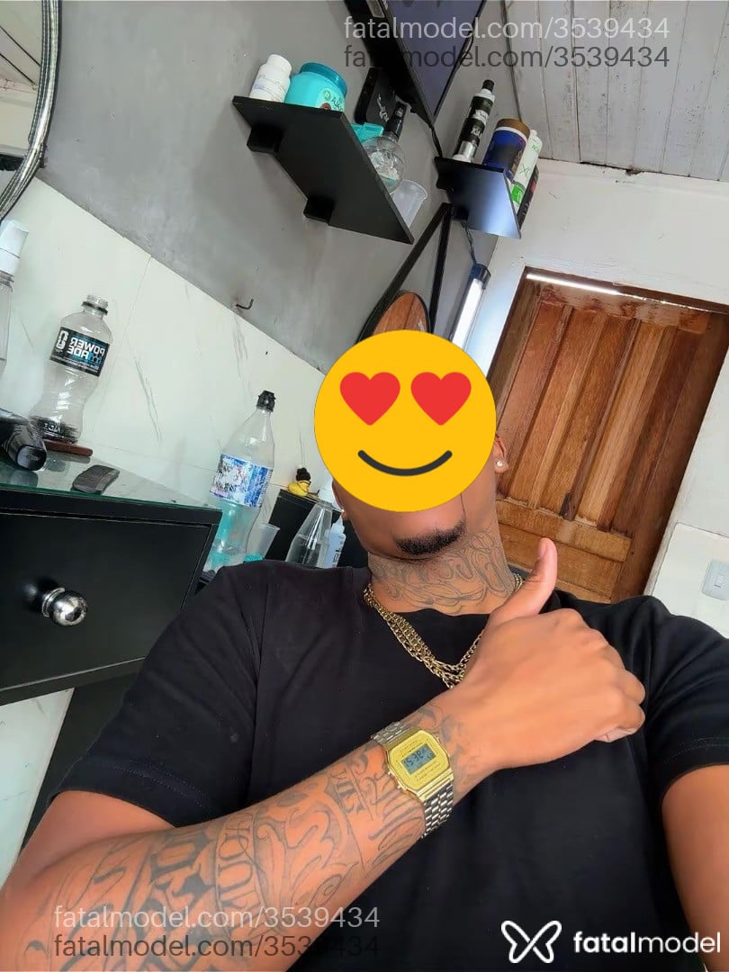 Acompanhante homem com cabelo castanho de olhos castanhos - Ldsoares