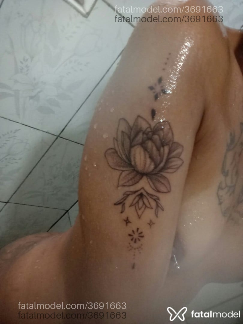 Acompanhante mulher com cabelo castanho de olhos castanhos - Luara