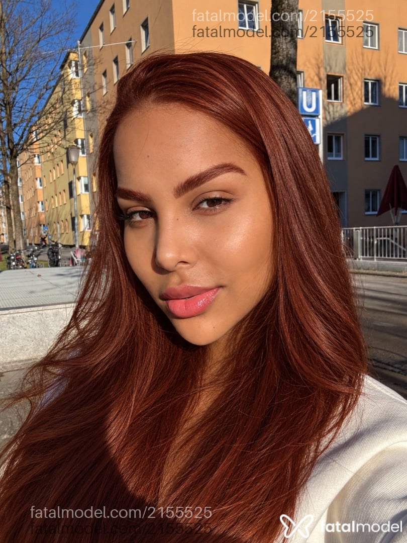 Acompanhante mulher morena (o) de olhos mel - Heloíse