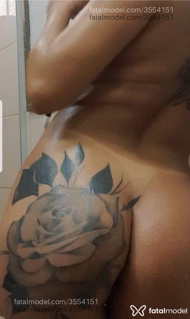 Acompanhante mulher loira (o) de olhos castanhos - Larafatal