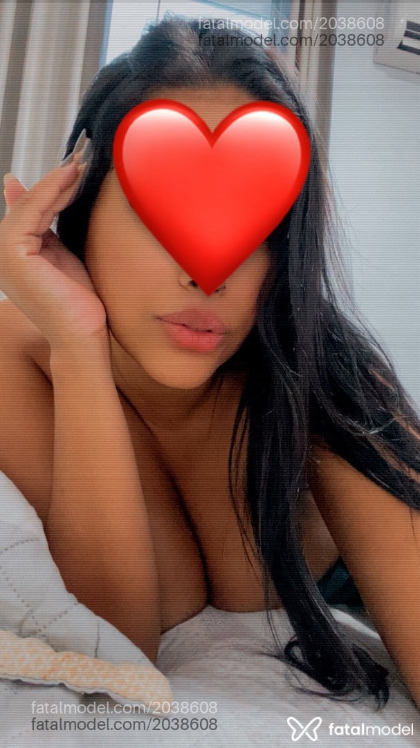 Acompanhante mulher morena (o) de olhos pretos - Karina