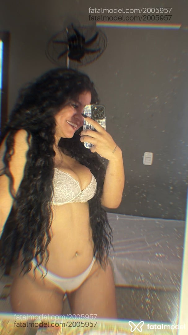 Acompanhante mulher morena (o) de olhos mel - Monique Dias