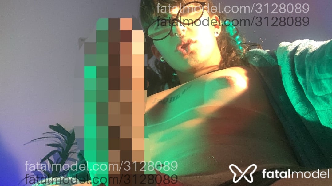 Acompanhante mulher trans com cabelo castanho de olhos castanhos - Lolla