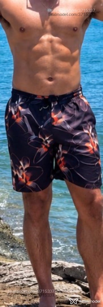Acompanhante homem com cabelo castanho de olhos castanhos - Ricardo