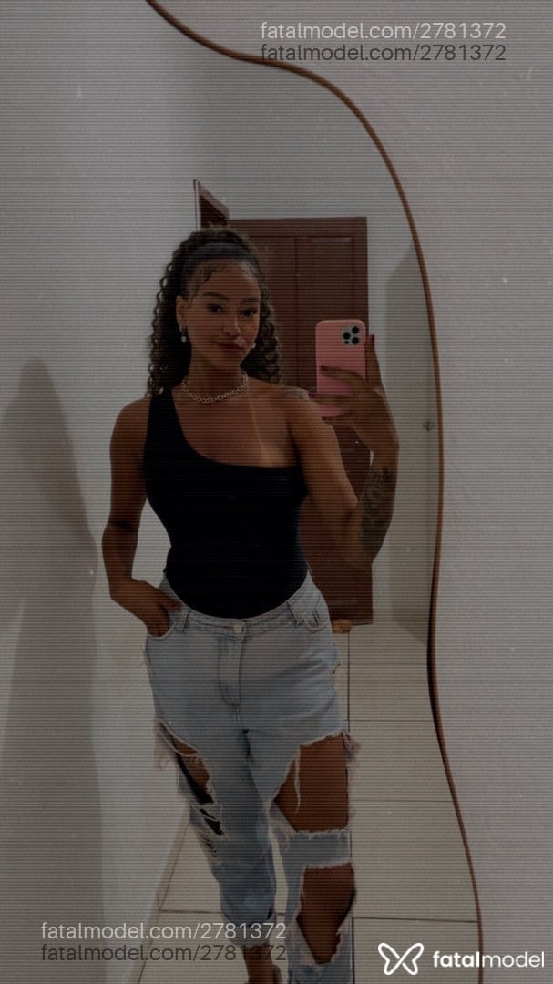 Acompanhante mulher morena (o) de olhos pretos - Dafne