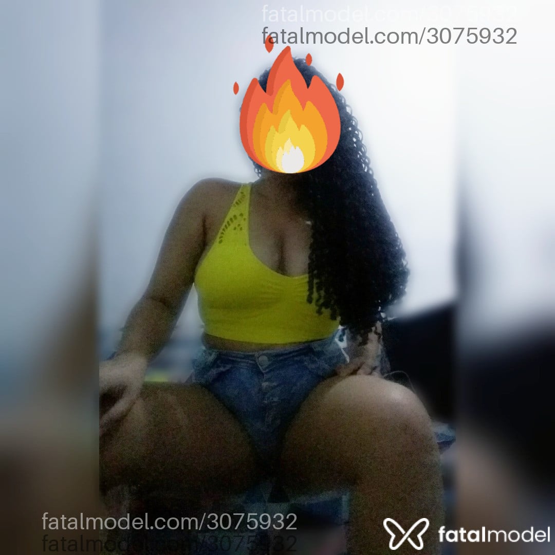 Acompanhante mulher com cabelo castanho de olhos castanhos - Aruna Rizzo