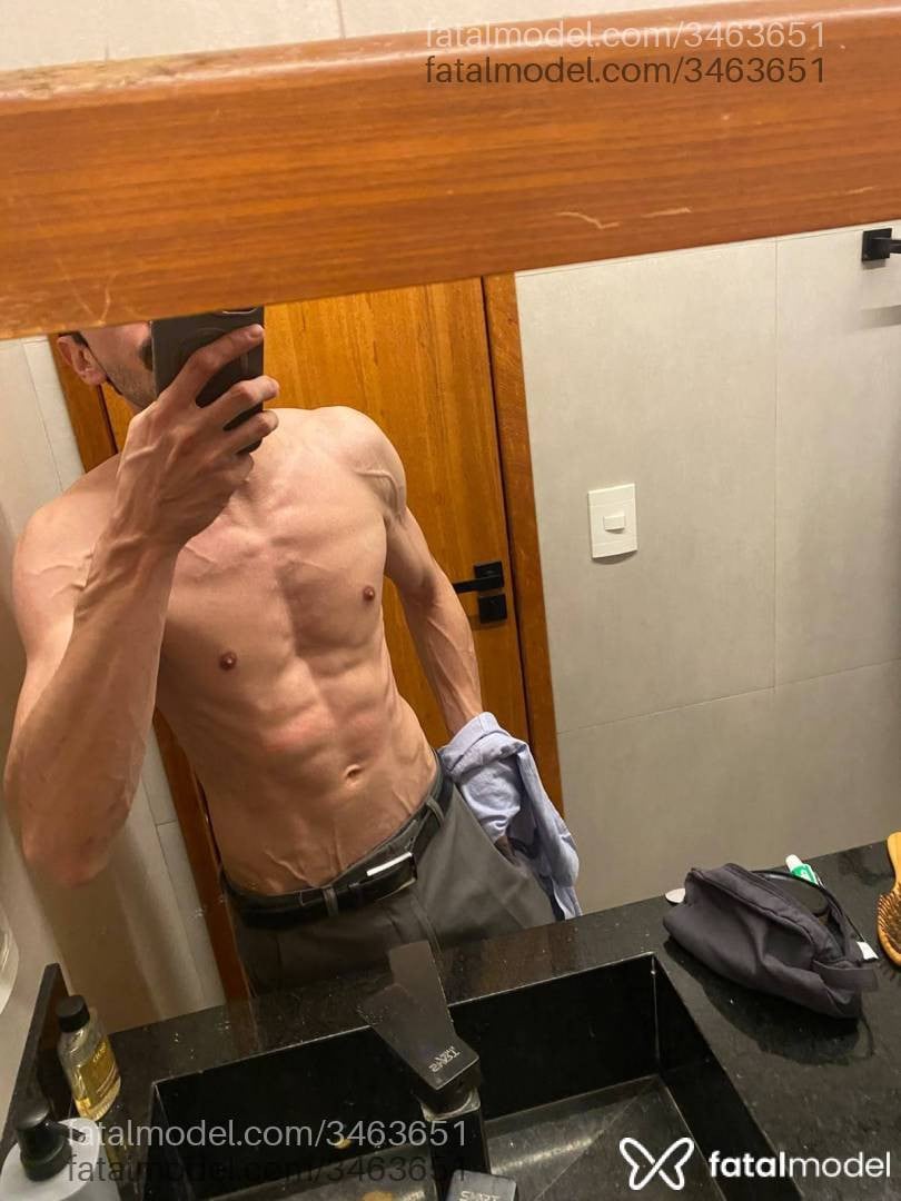 Acompanhante homem morena (o) de olhos pretos - Augusto