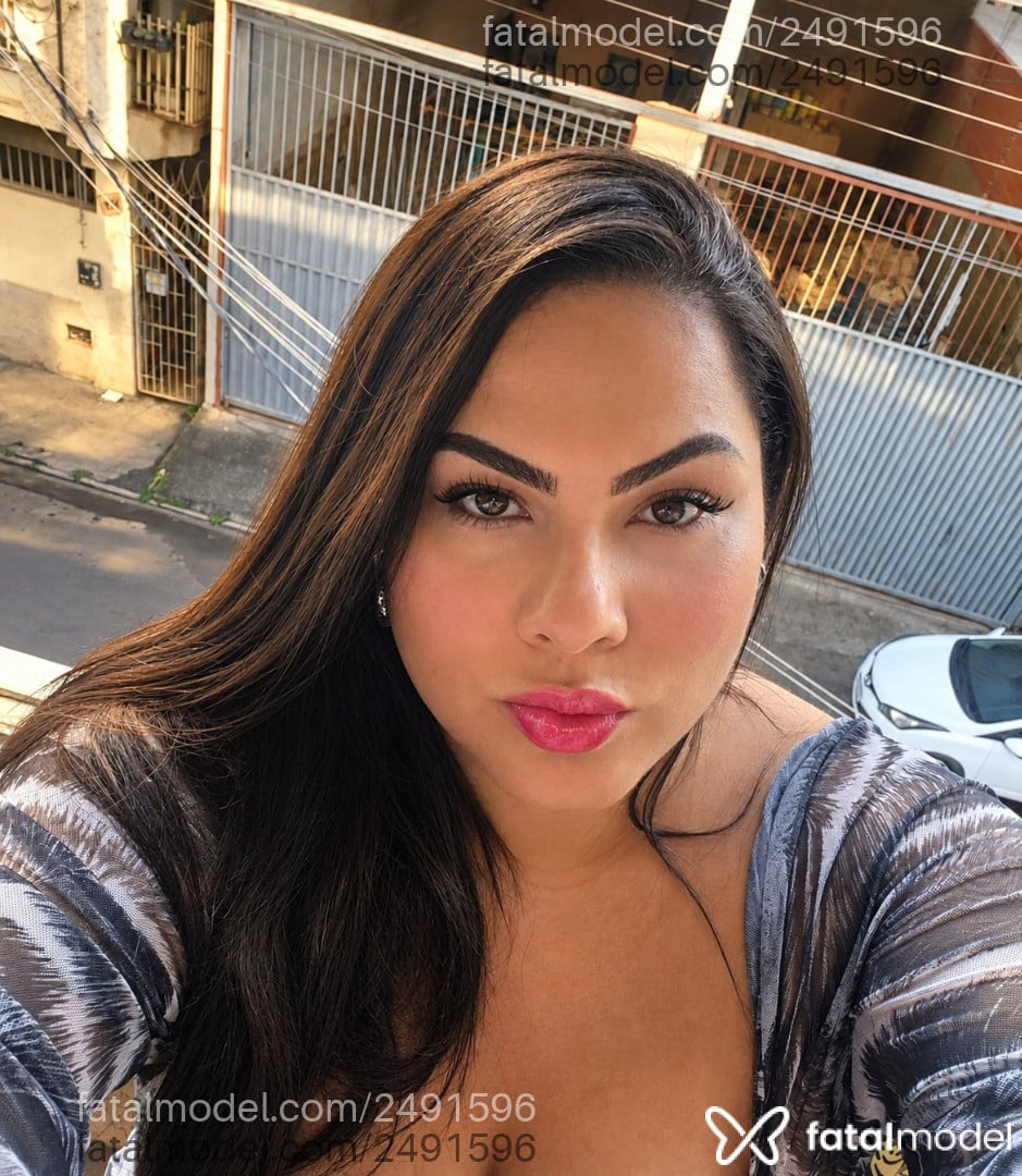 Acompanhante mulher trans com cabelo castanho de olhos castanhos - Natálie Alencar