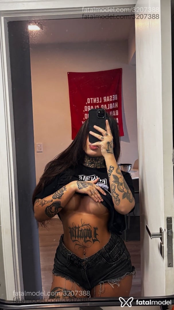 Acompanhante mulher com cabelo castanho de olhos mel - Marcela