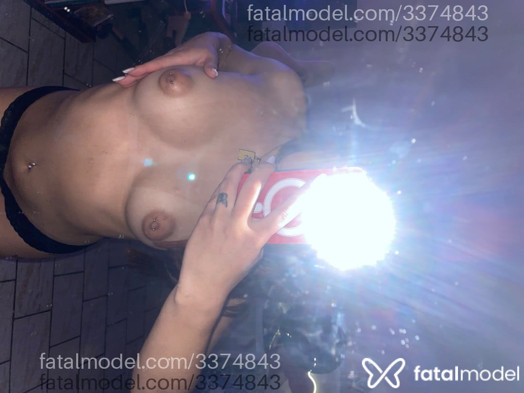 Acompanhante mulher com cabelo castanho de olhos castanhos - Safira