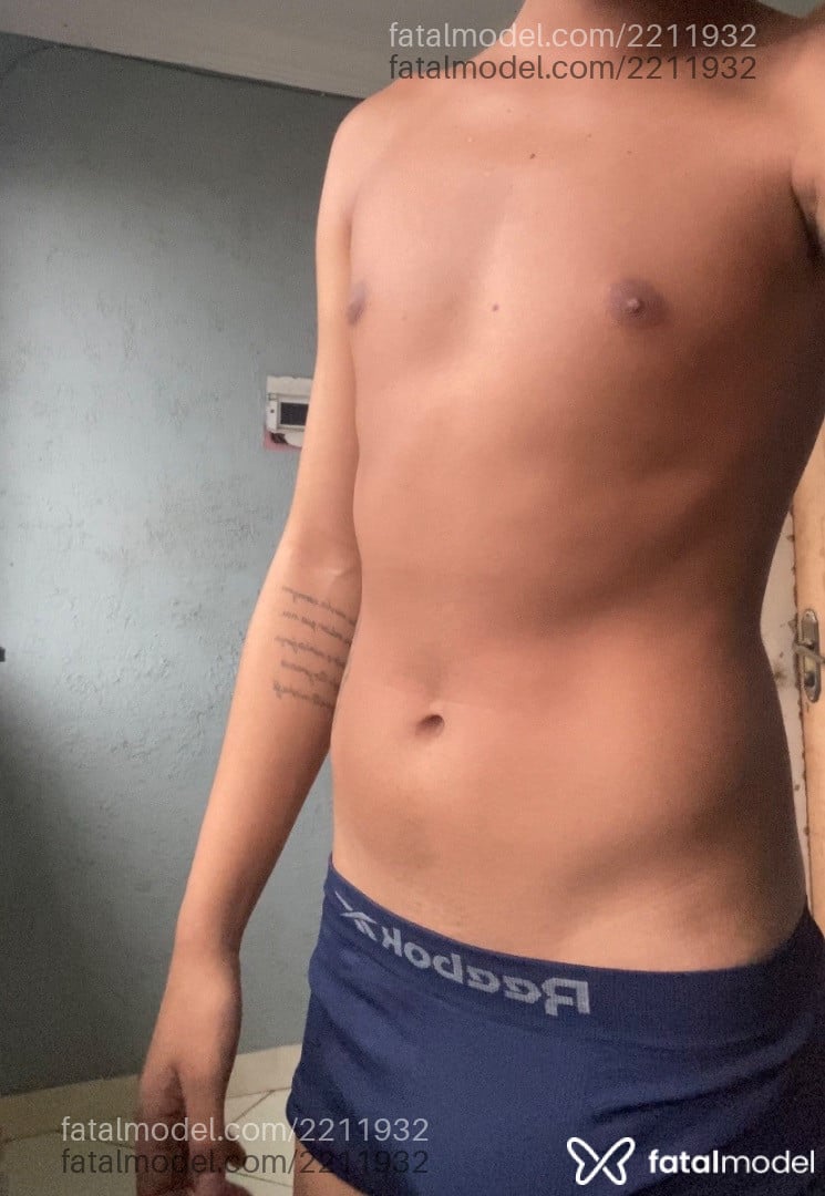 Acompanhante homem morena (o) de olhos castanhos - Vitor
