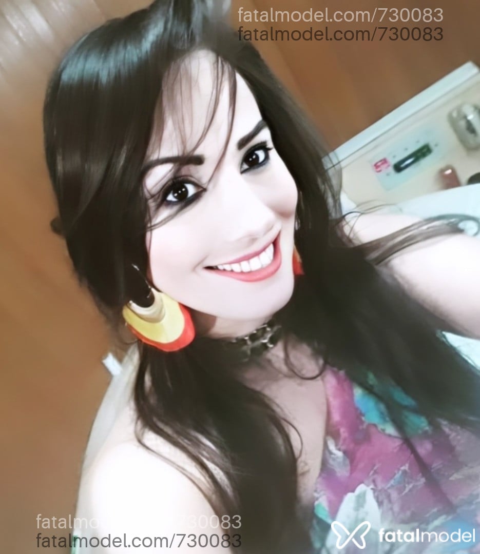 Acompanhante mulher trans morena (o) de olhos castanhos - Megan