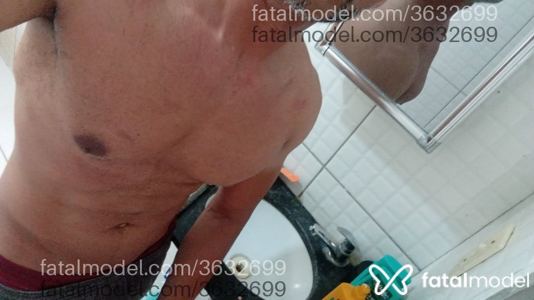 Acompanhante homem com cabelo castanho de olhos castanhos - Ronny