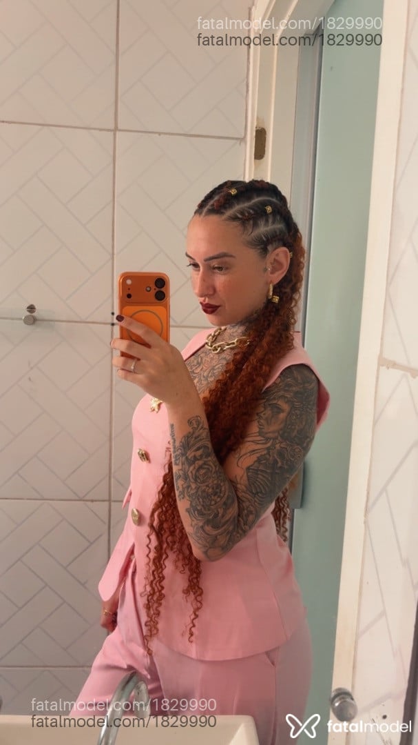 Acompanhante mulher com cabelo castanho de olhos mel - Renata