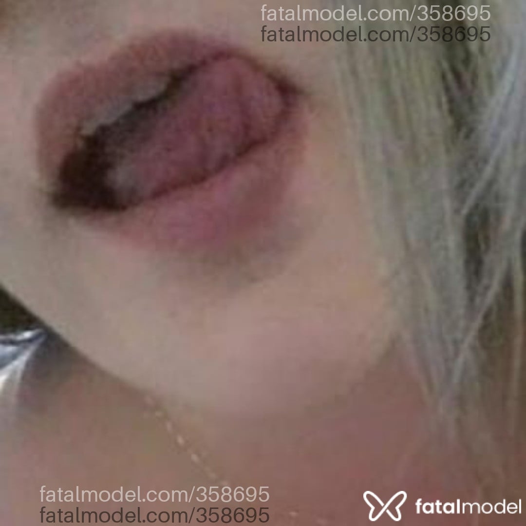 Acompanhante mulher loira (o) de olhos castanhos - Lyvia Soares