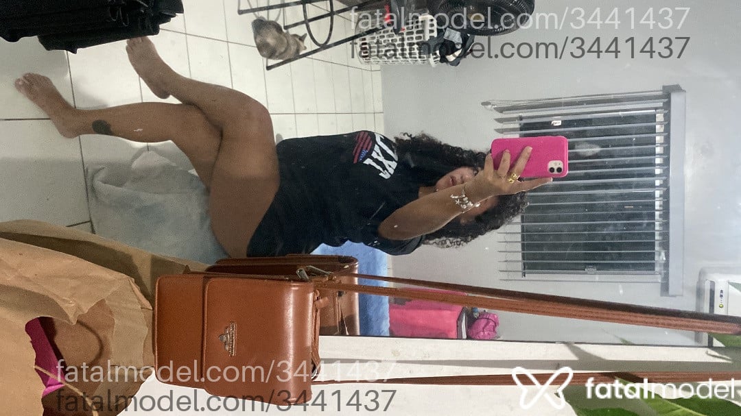 Acompanhante mulher com cabelo castanho de olhos castanhos - Bianca Maat