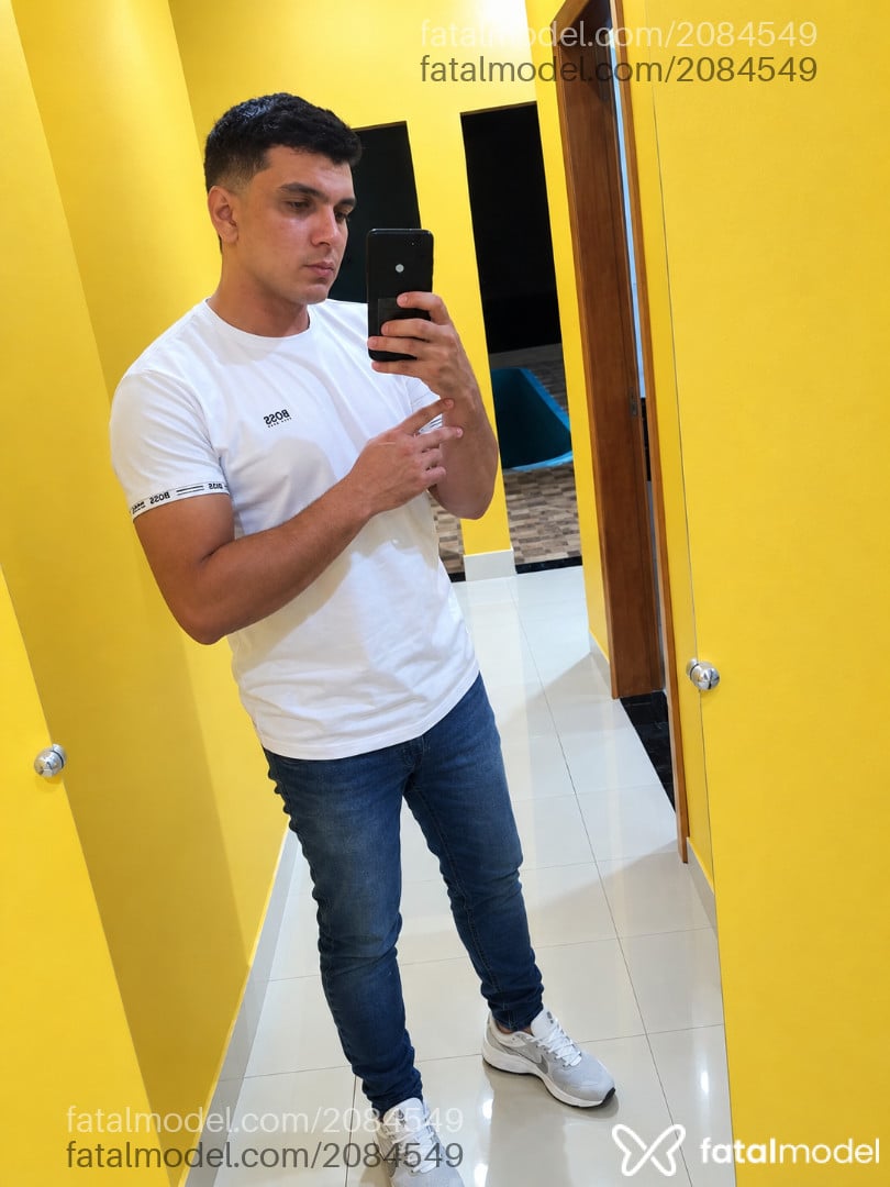 Acompanhante homem com cabelo castanho de olhos castanhos - Guilherme