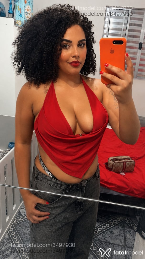 Acompanhante mulher com cabelo castanho de olhos verdes - Juju