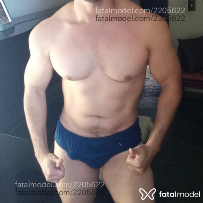 Acompanhante homem com cabelo castanho de olhos castanhos - Brunão