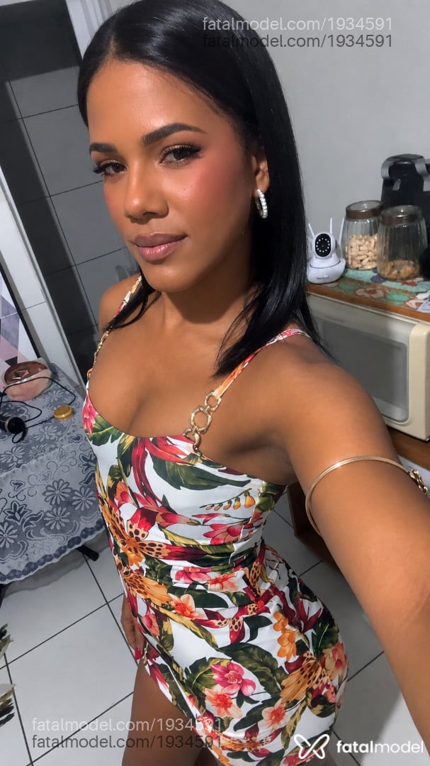 Acompanhante mulher trans morena (o) de olhos castanhos - Nandinha