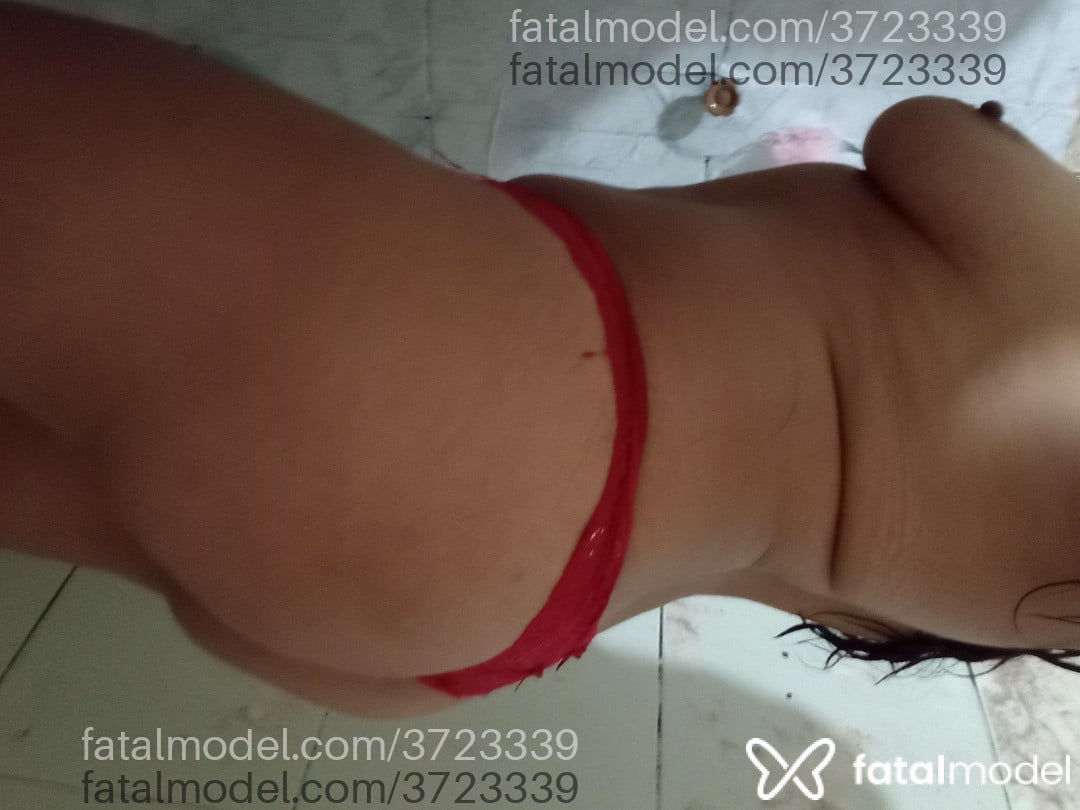 Acompanhante mulher morena (o) de olhos castanhos - Nathiy