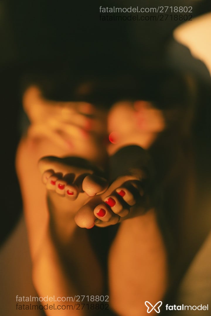 Acompanhante mulher morena (o) de olhos pretos - Sérvia