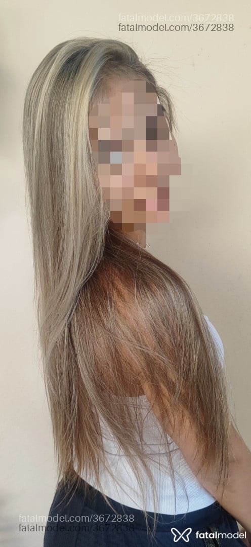 Acompanhante mulher loira (o) de olhos castanhos - Stephanie