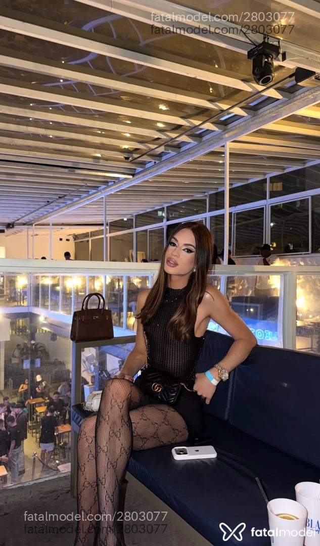 Acompanhante mulher trans loira (o) de olhos castanhos - Ana Bia
