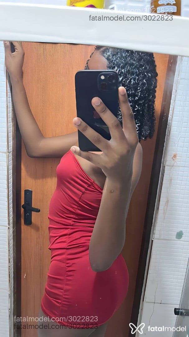 Acompanhante mulher trans morena (o) de olhos pretos - Moraes