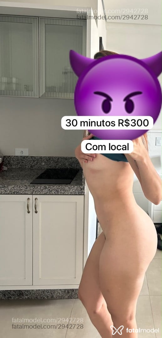Acompanhante mulher ruiva (o) de olhos mel - Bela