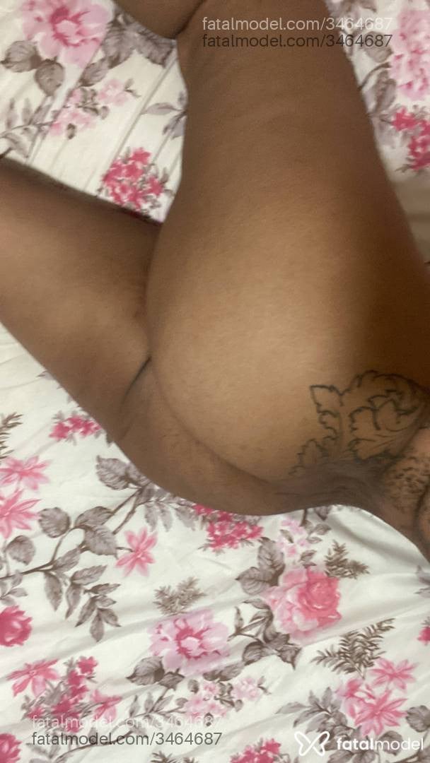 Acompanhante mulher morena (o) de olhos pretos - Mariana
