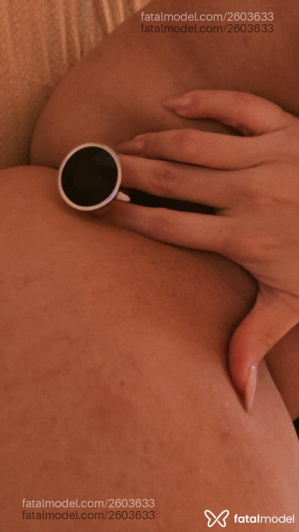 Acompanhante mulher com cabelo castanho de olhos castanhos - Karis