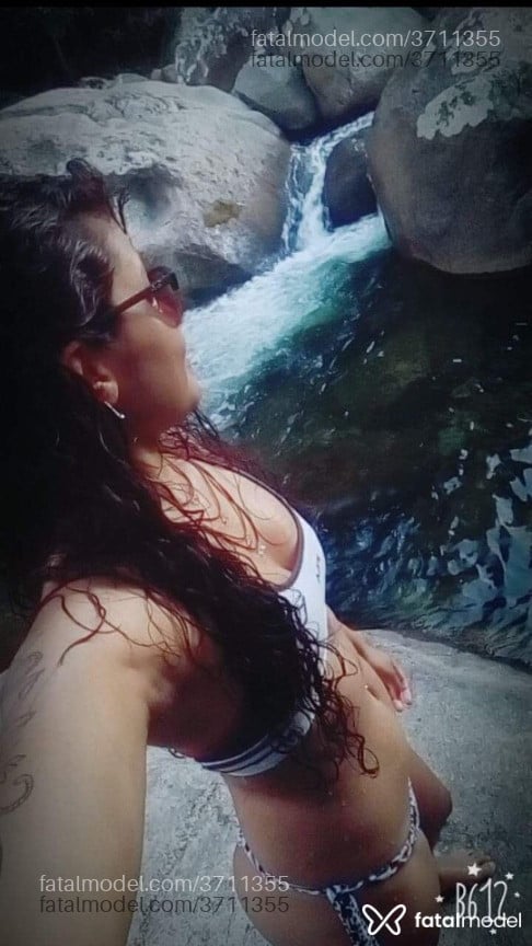 Acompanhante mulher com cabelo castanho de olhos castanhos - Talya