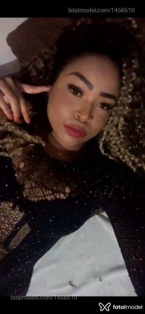 Acompanhante mulher morena (o) de olhos castanhos - Melanye