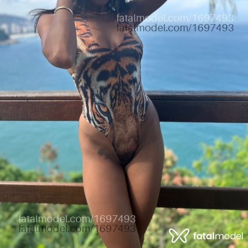 Acompanhante mulher morena (o) de olhos pretos - Ayla Mineiro