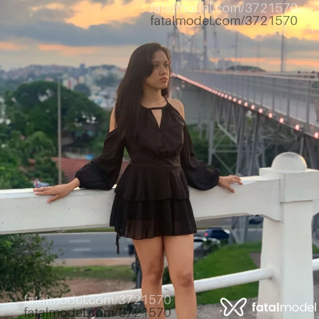 Acompanhante mulher com cabelo castanho de olhos castanhos - Richele