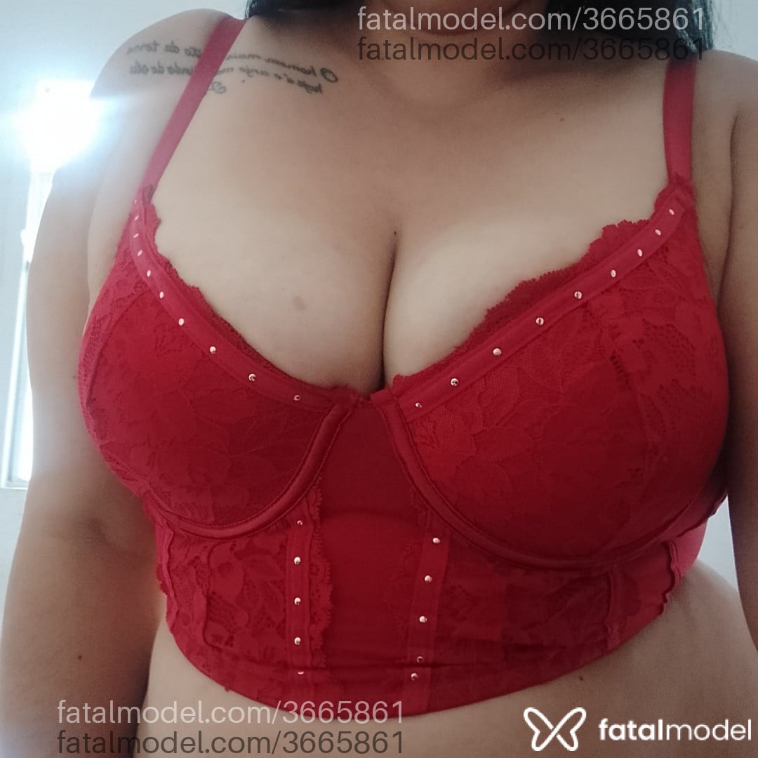 Acompanhante mulher morena (o) de olhos verdes - Natacha