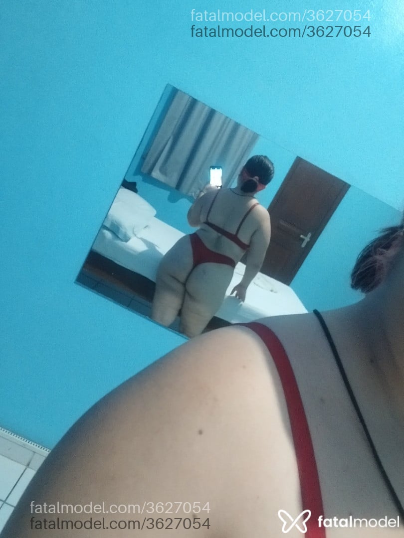 Acompanhante mulher com cabelo colorido de olhos mel - Bárbara