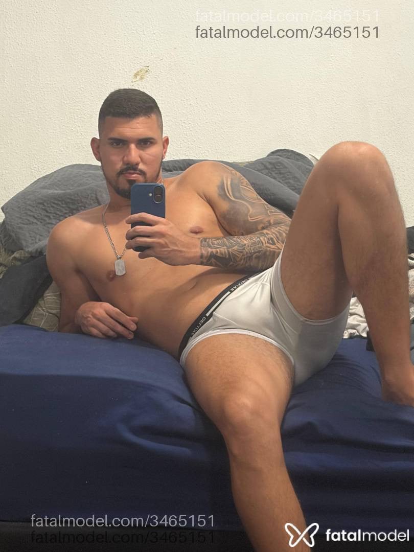 Acompanhante homem morena (o) de olhos castanhos - Carlos