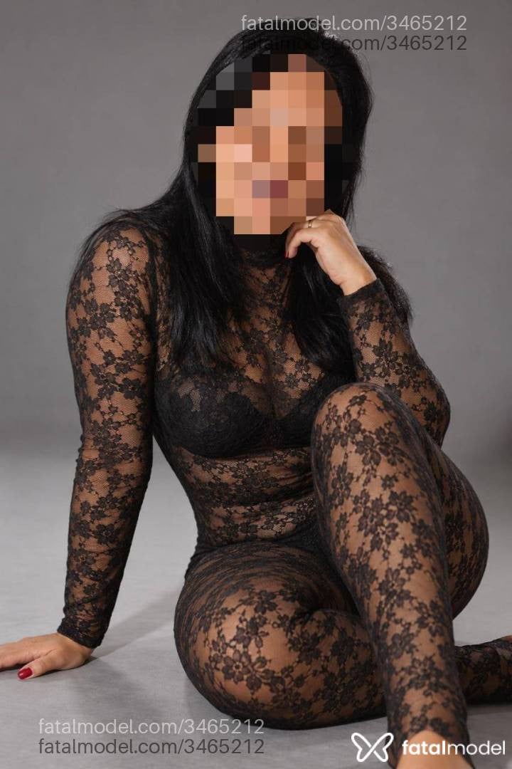 Acompanhante mulher com cabelo castanho de olhos castanhos - Virgínia Ferrari