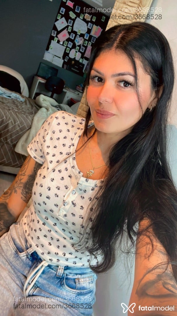 Acompanhante mulher morena (o) de olhos pretos - Karen Camargo