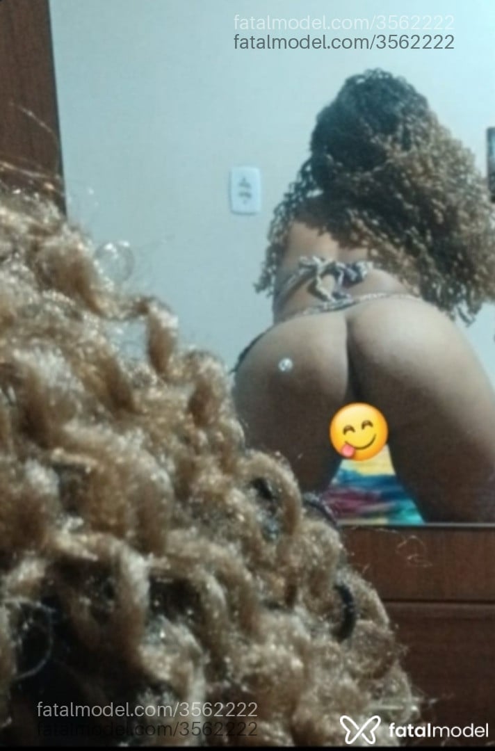 Acompanhante mulher morena (o) de olhos pretos - Chapeuzin Vermelho