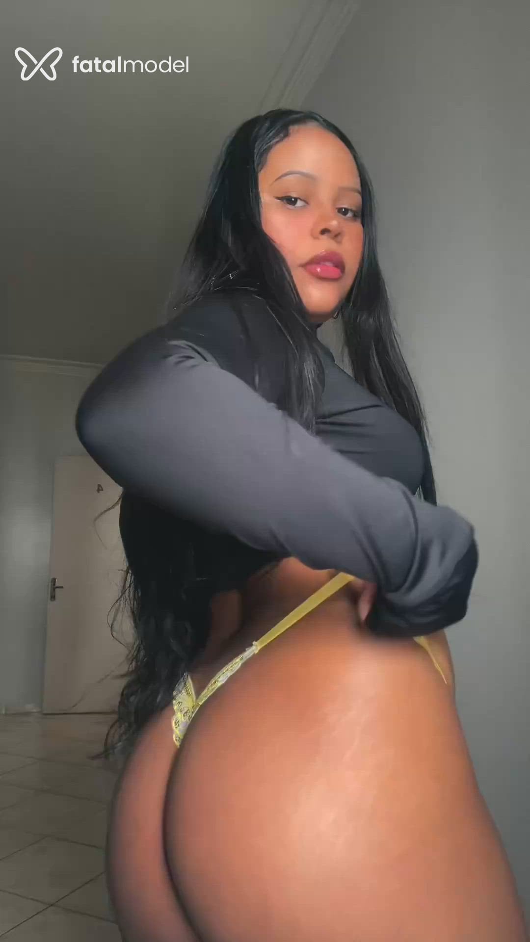 Acompanhante mulher morena (o) de olhos pretos - Andy Martins